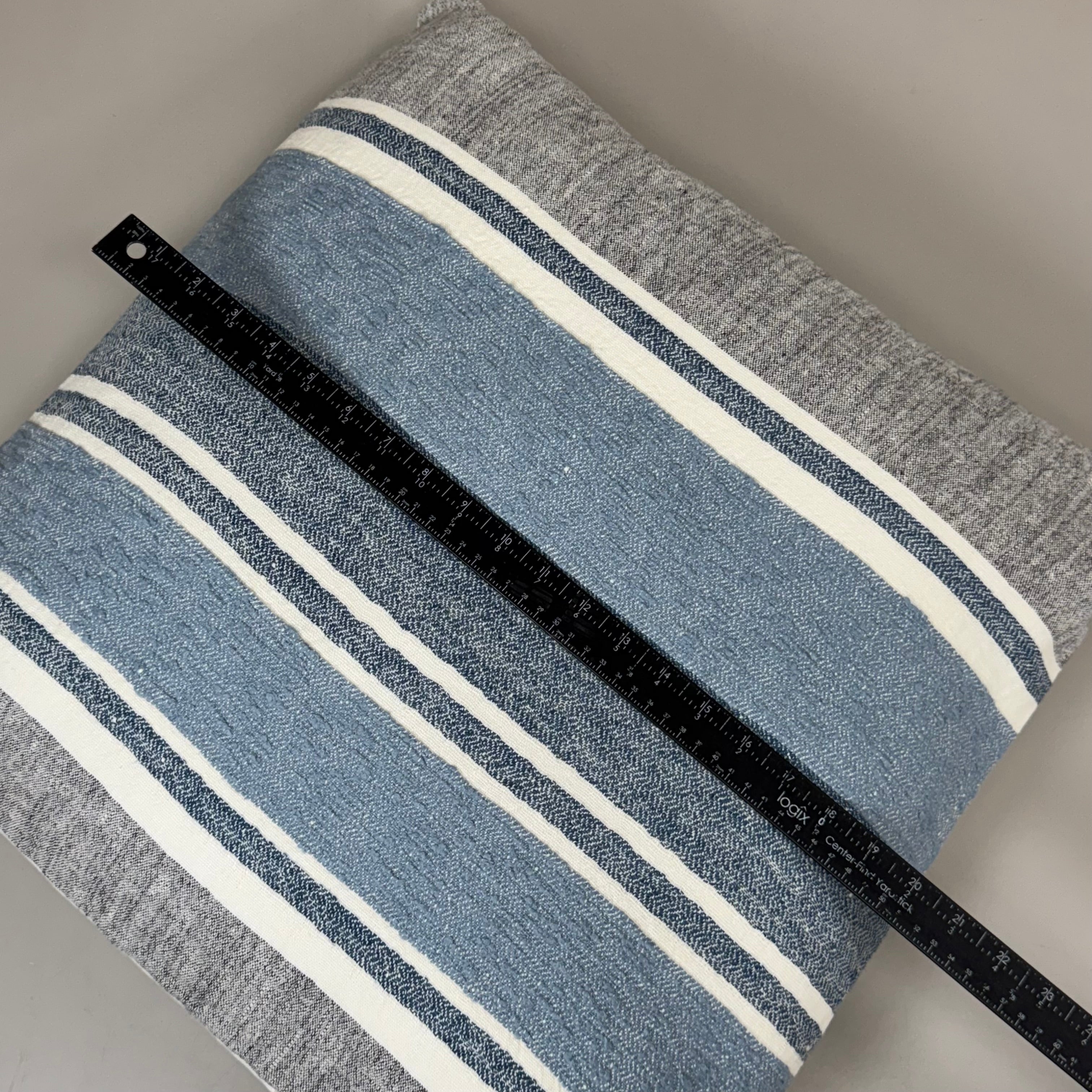 VILLA 22"x22" RN ST Lima Decorative Throw Pillow in Blue/Grey