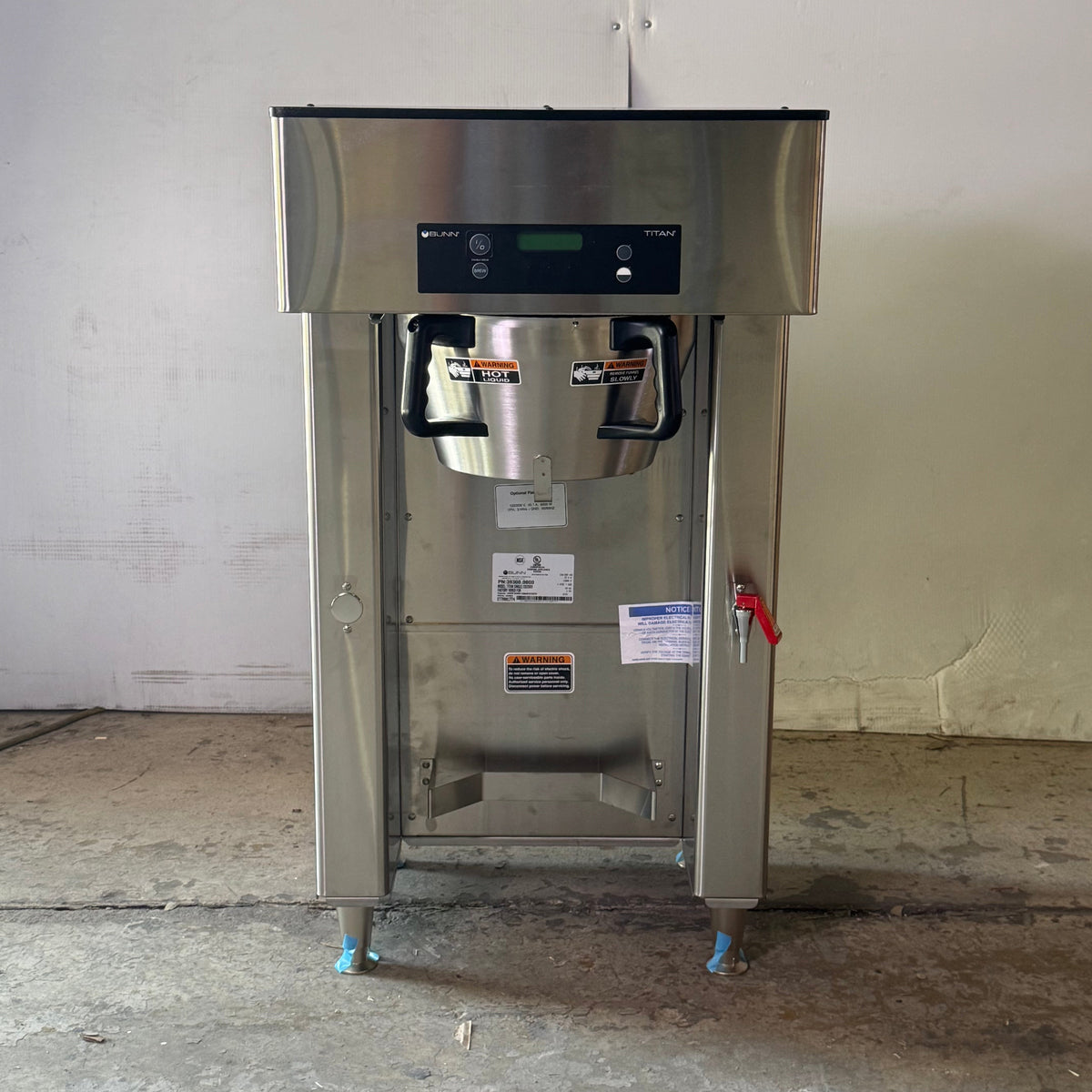 BUNN Commercial Coffee Making Machine Titan Single 120/208V 21"W x 22"L x 40"H Gray STTN001774