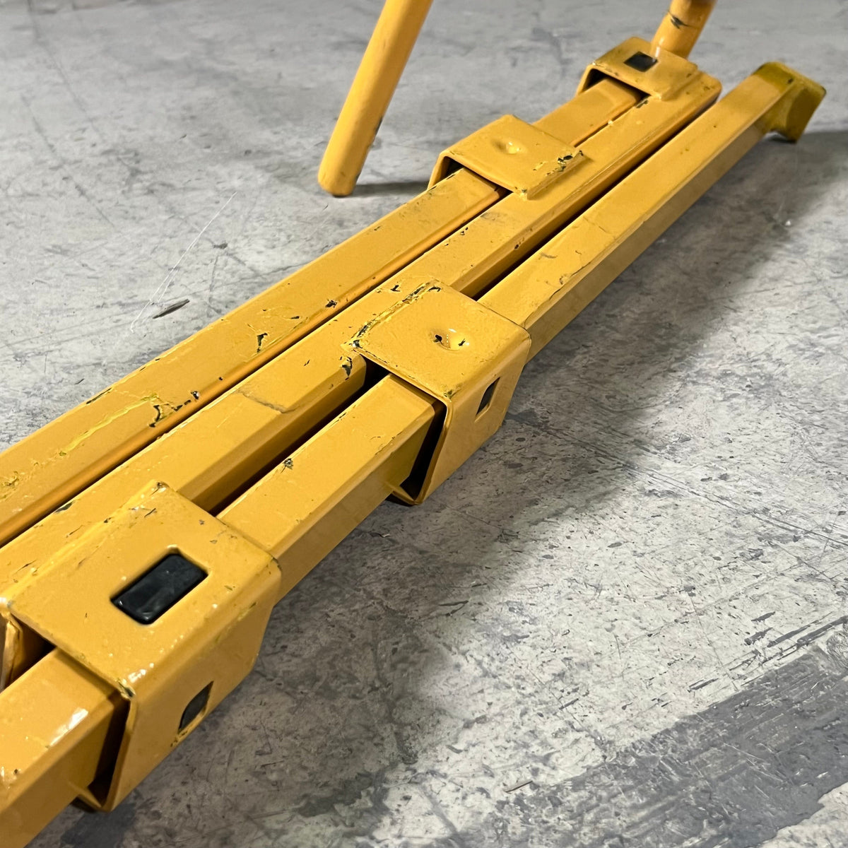 JAXON (Pallet of 24Pcs) Telescoping Uncoupling Levers Sz 39"-55" L Yellow
