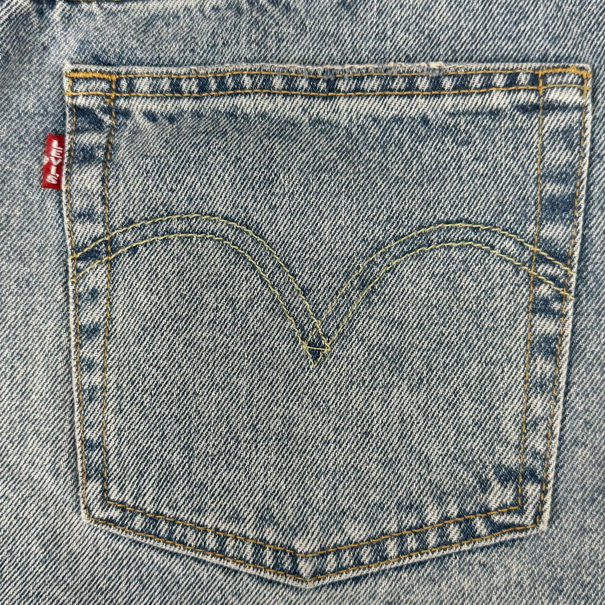 LEVIS 501 Original Fit High Rise Shorts Medium Wash Women's Sz 34 Mega Vibe Blue