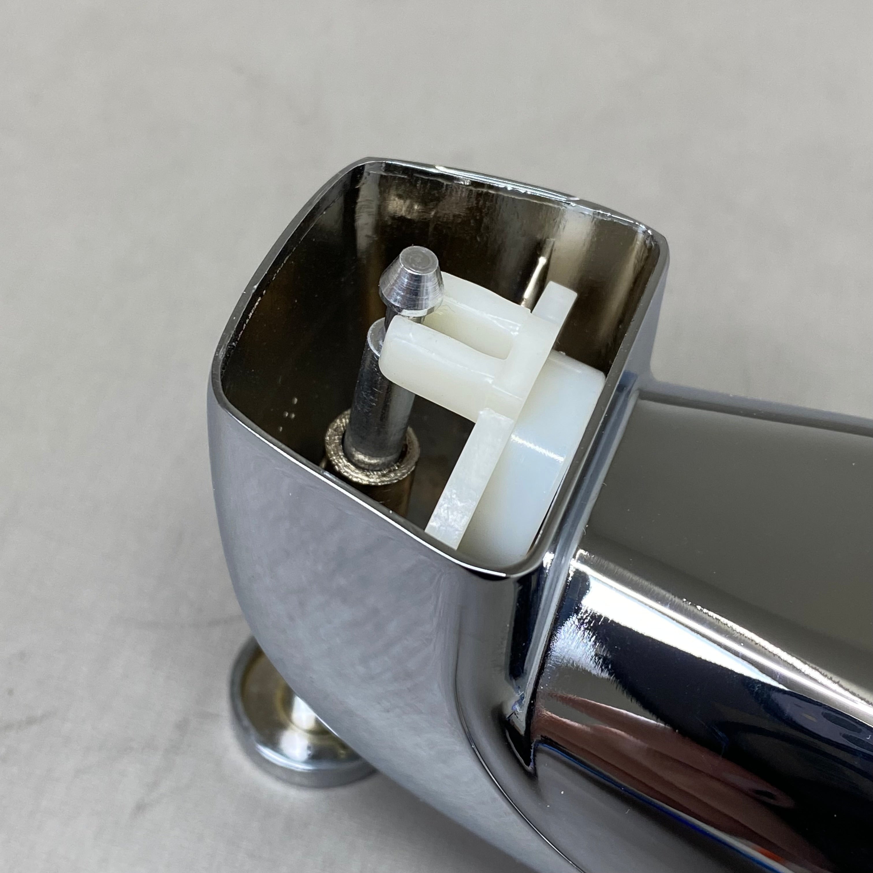 LASCO Diverter Style Bathtub Spout (Distressed Packaging) Plated Chrome 08-1057