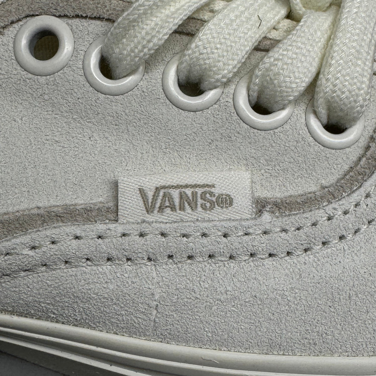 VANS Authentic Sliver Sneakers Shoes Women's Sz 8 White/White VN000D6DWWW