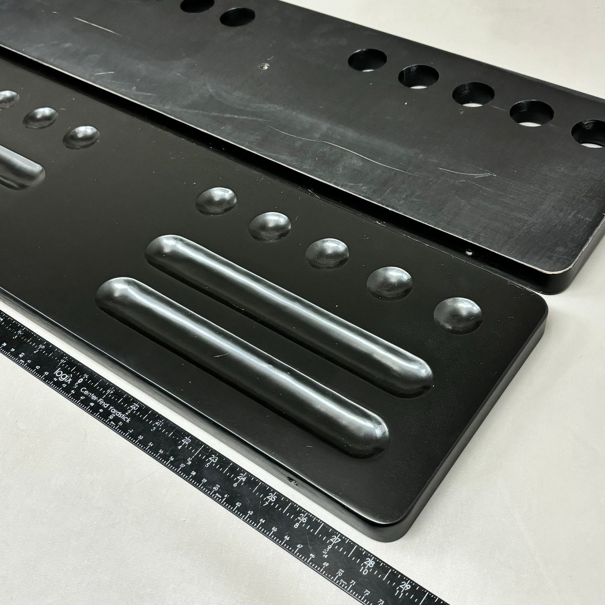 HATHAWAY Classic Floor Billiard Pool Cue Rack (Black Finish)
