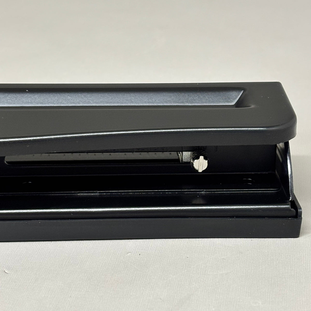 STAPLES Jam Paper Metal 3 Hole Punch 10 Sheet Capacity ST24539