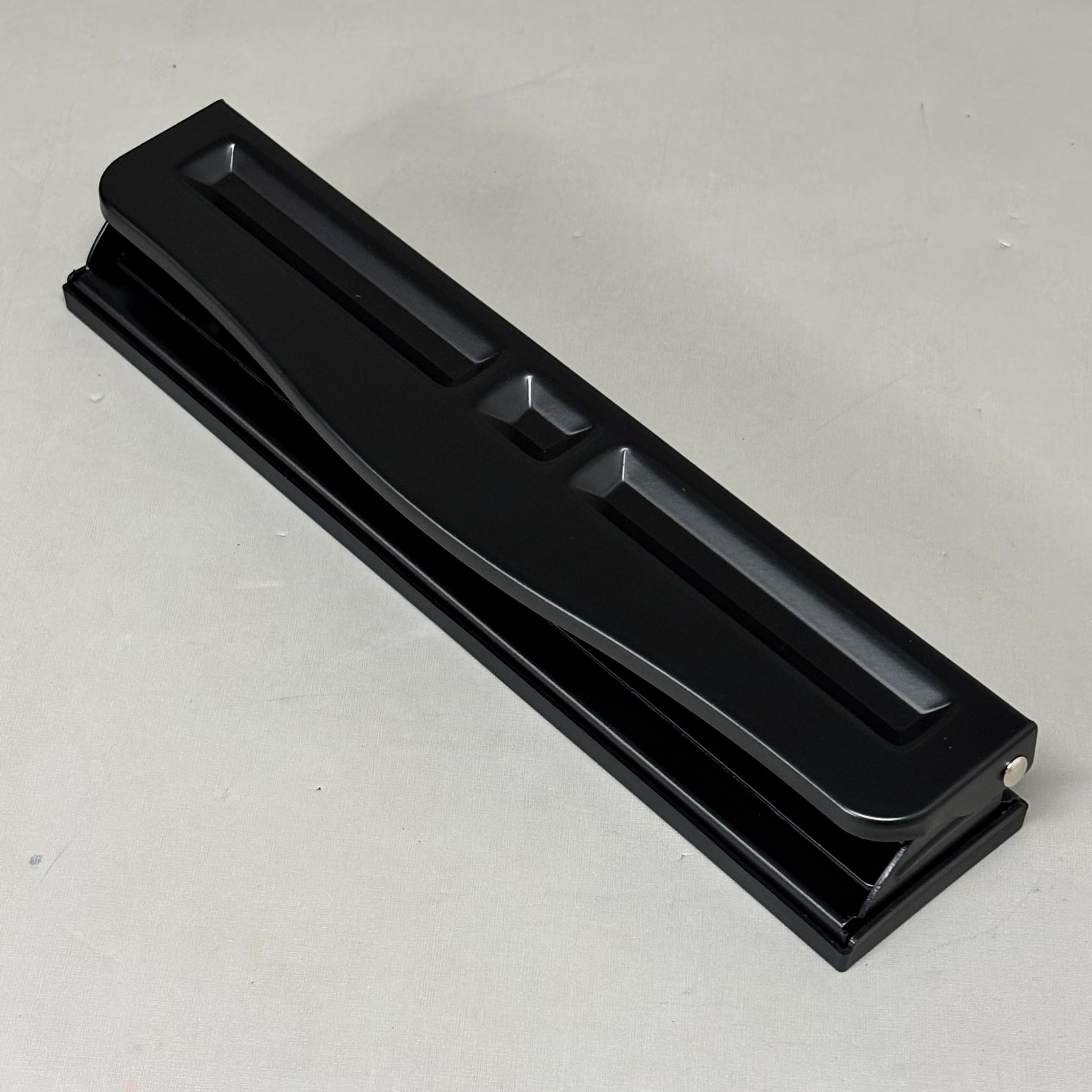 STAPLES Jam Paper Metal 3 Hole Punch 10 Sheet Capacity ST24539