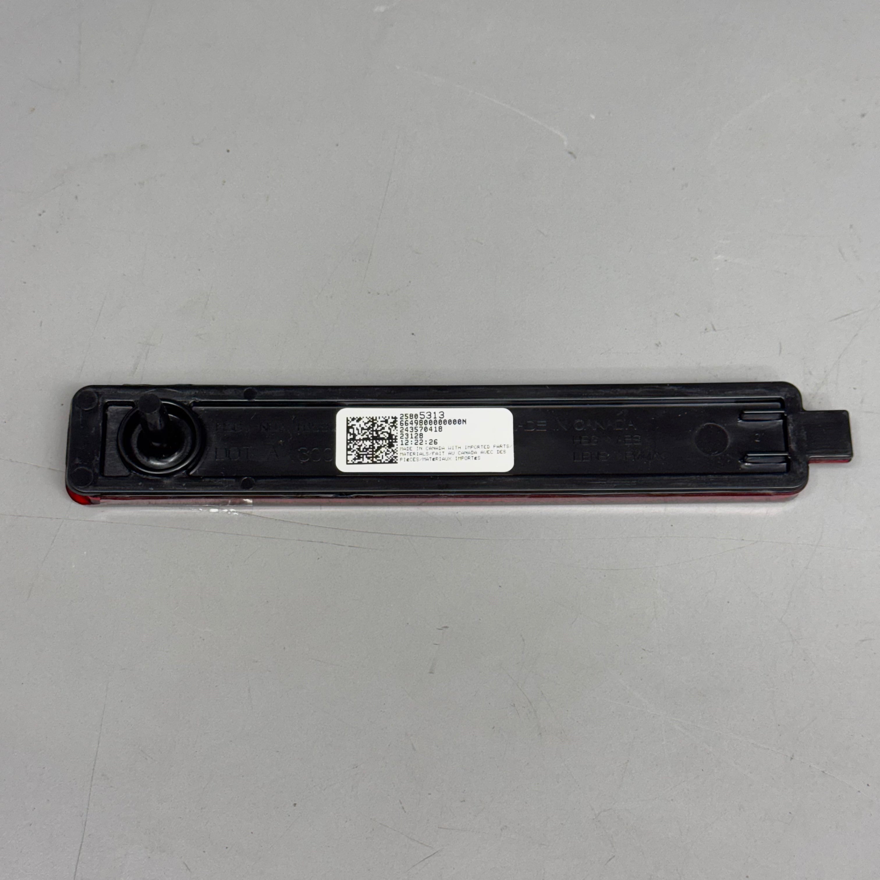 HONDA GM GENUINE PARTS REAR BUMPER COVER REFLECTOR 25805313