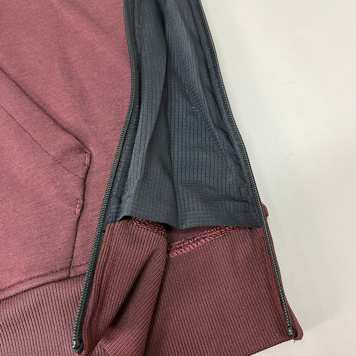 ON RUNNING Women's Active Wear Hoodie Sz-Small Mulberry 219.00346