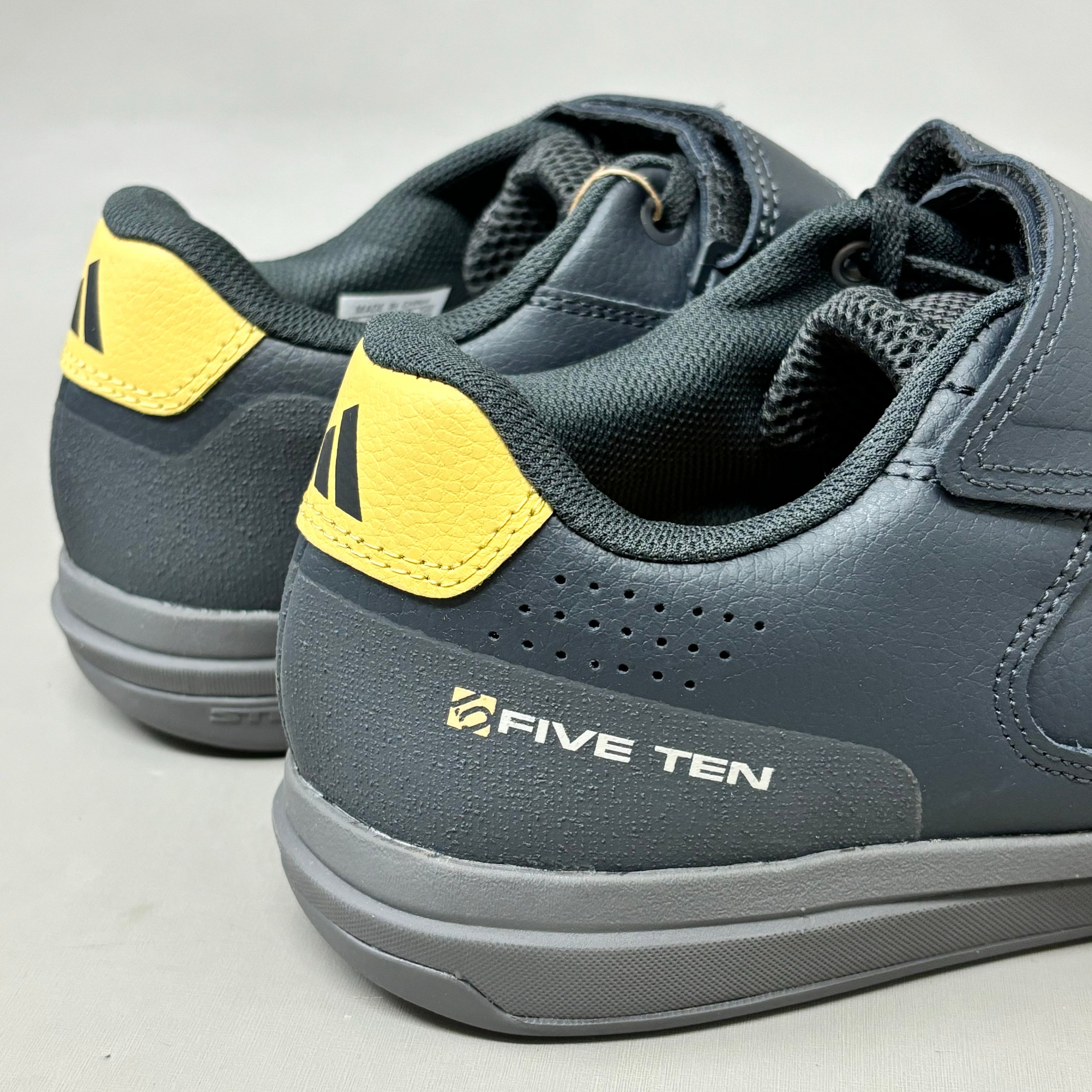 ADIDAS Five Ten Hellcat Mountain Bike Shoes Sz 9 Black ID2453 Unisex