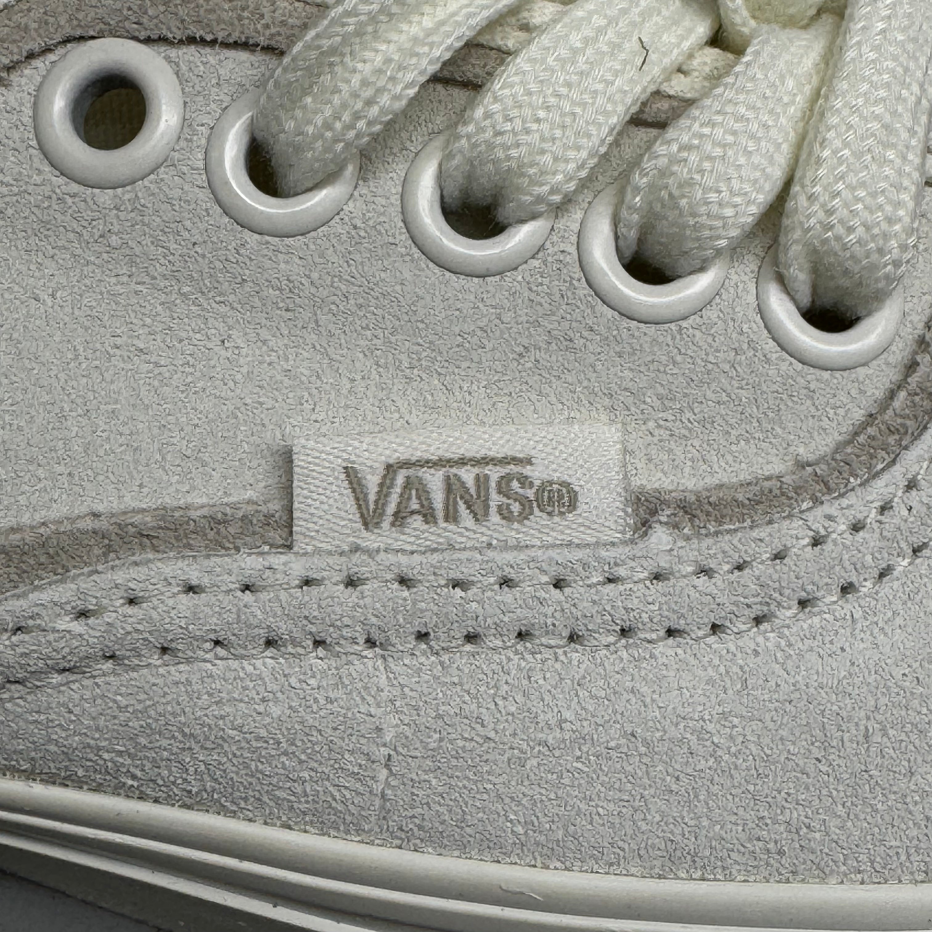 VANS Authentic Sliver Sneakers Shoes Women's Sz 9.5 White/White VN000D6DWWW