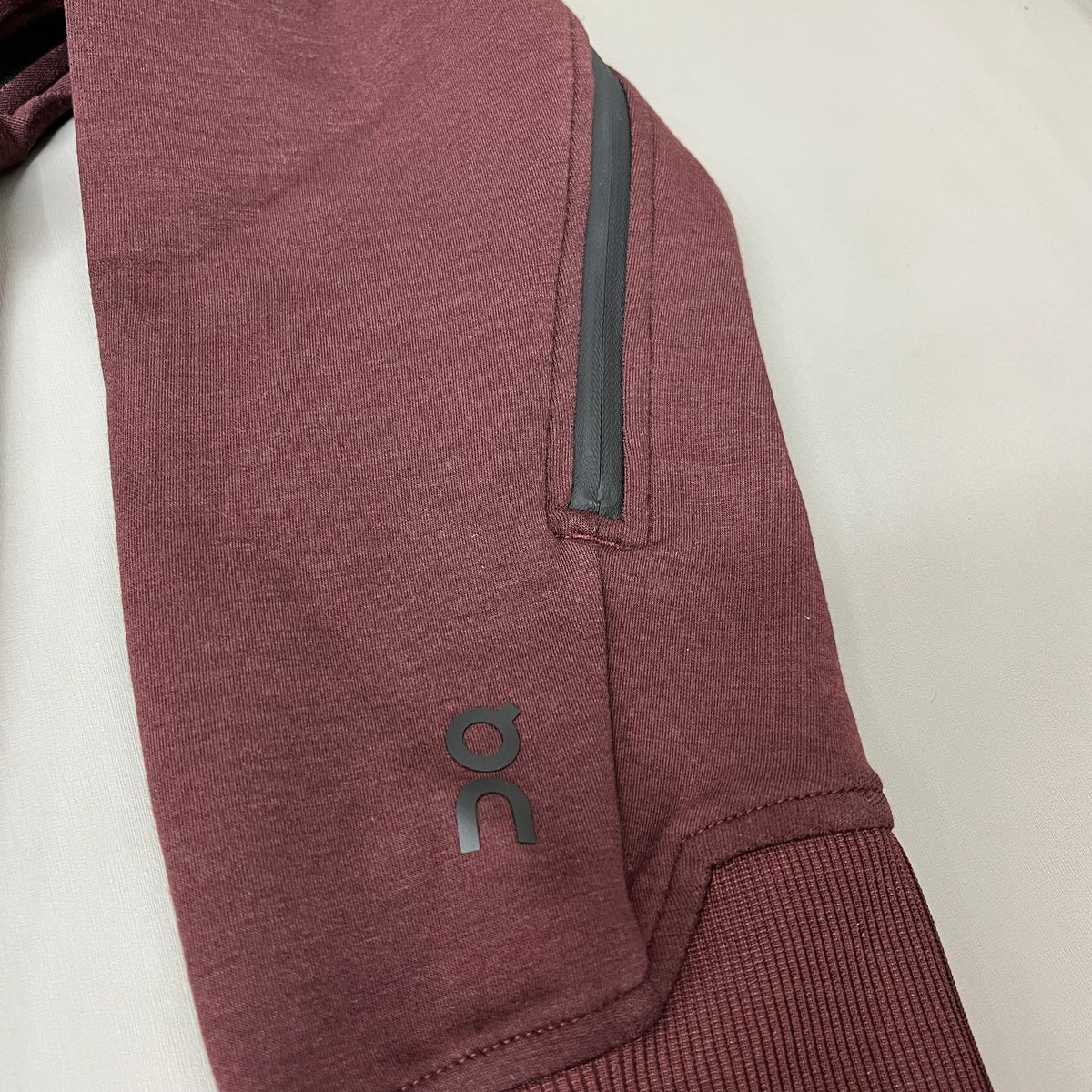ON RUNNING Women's Active Wear Hoodie Sz-XSmall Mulberry 219.00346