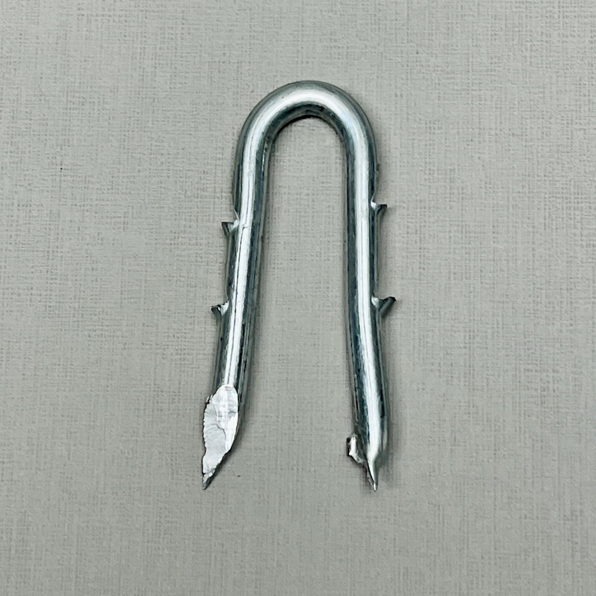 HW BRAND (Hutchinson Inc) Double Barbed Galvanized Fence Staples 1-1/2" 8 lb (New)